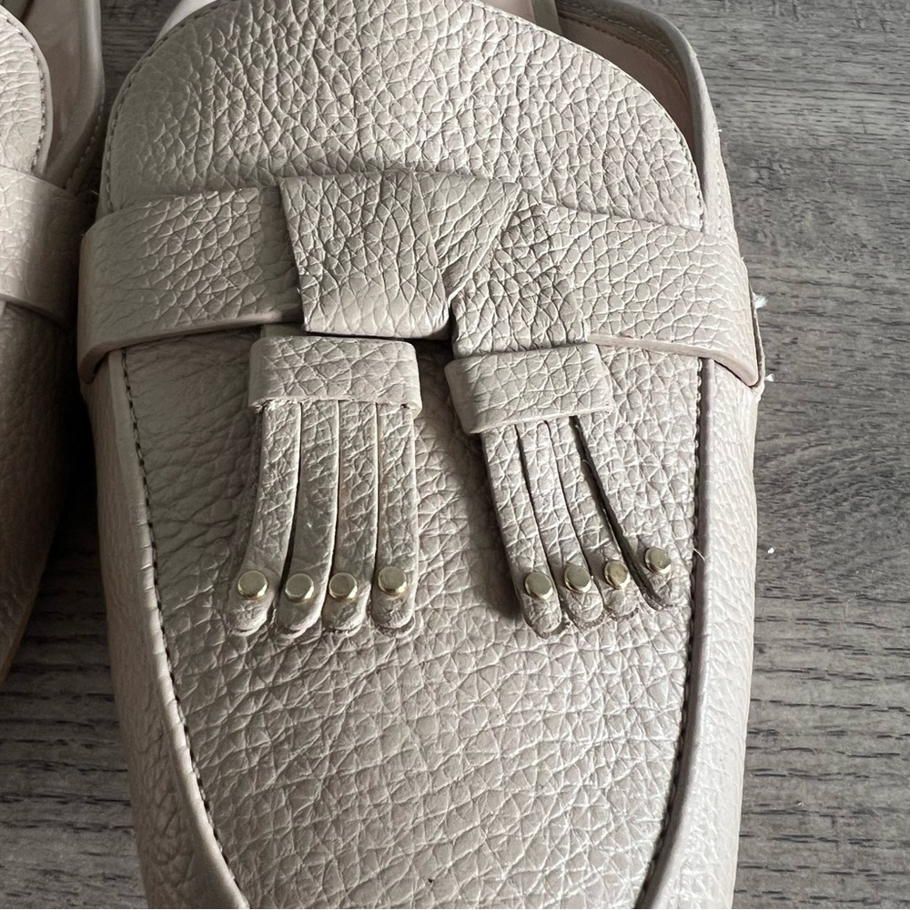 Kate Spade Taupe Berkeley Pebbled Leather Mules Tassels Preppy Classic 10 - Picture 3 of 7